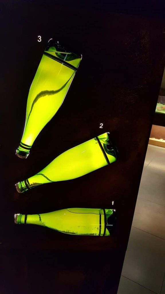 Détail déco bouteille Cave de Mancey à Tournus