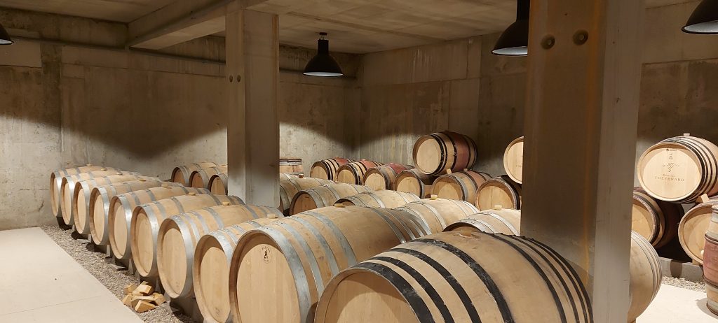 Fûts de chêne de la Cave Thévenard à Uchizy